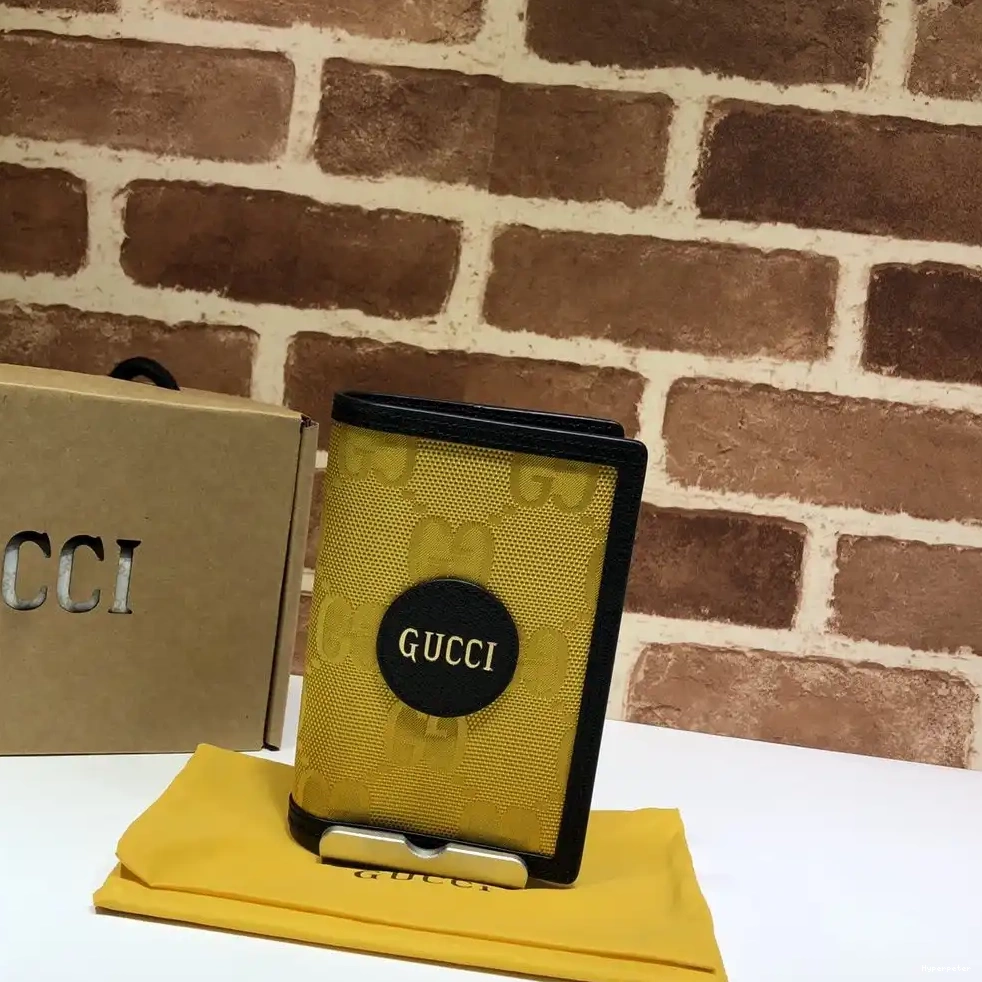 Hyper Peter The Off passport Grid case GUCCI 0702